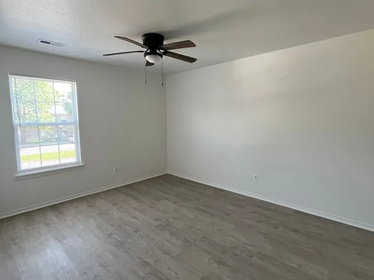 Willow Park Apartments — Photo 17