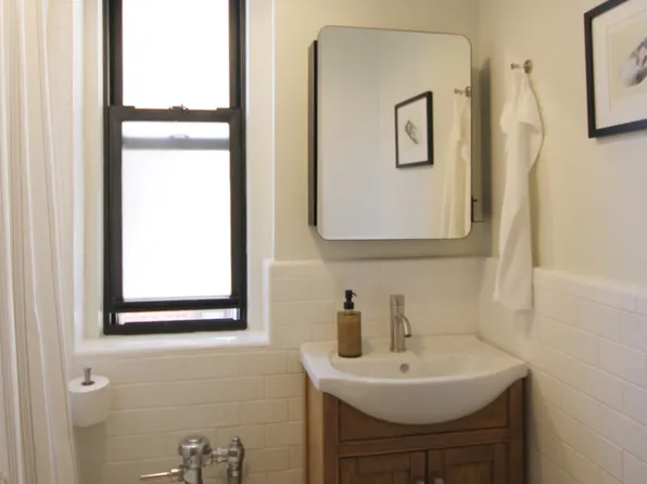 333 East 53rd Street image 4 of 6