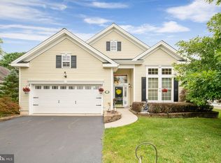 40 Pond View Cir, Barnegat, NJ 08005