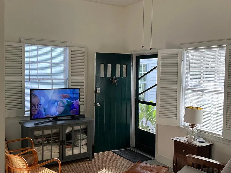 1025 Catherine St — Photo 4