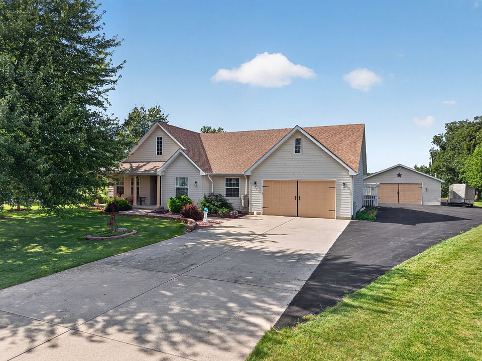 1st image of 701 Forrest Dr