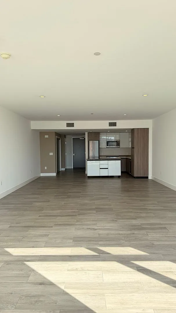 La Brea Regency LLC — Photo 3