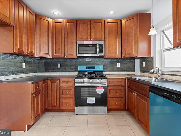 3rd image of 3421 Plumstead Ave