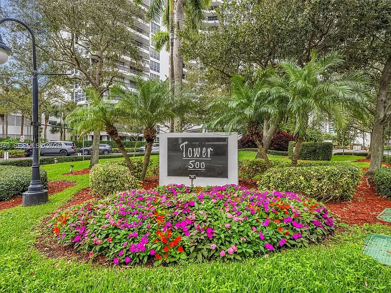 3530 Mystic Pointe Dr #710 — Photo 41