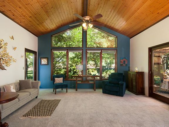 5th image of 904 Hermosa Dr NE