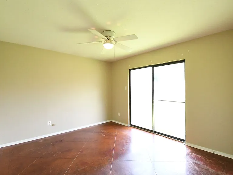 102 Parklane Dr — Photo 17