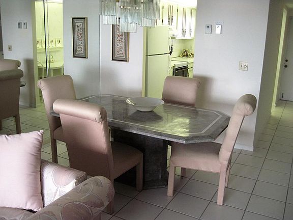 DINING AREA 2