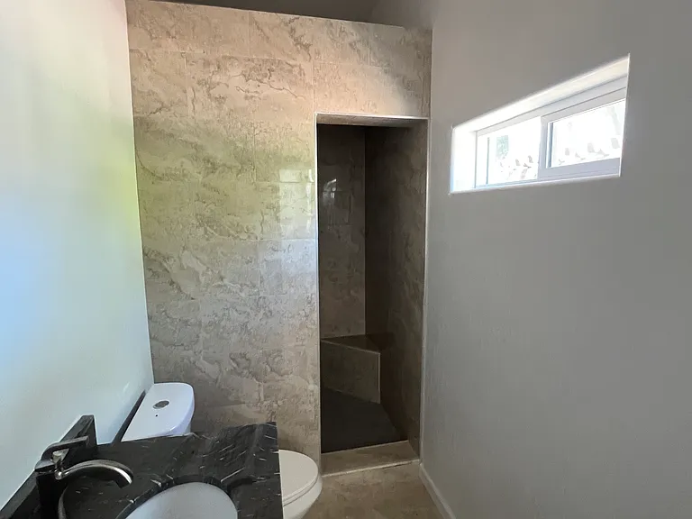 624 Richmond Dr NE — Photo 4