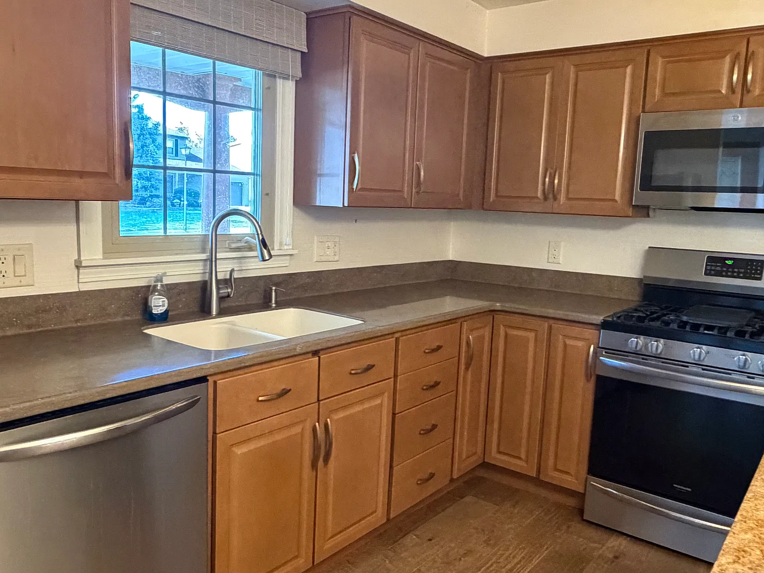 3 bed, 1668 sqft, $2,200 — Photo 4