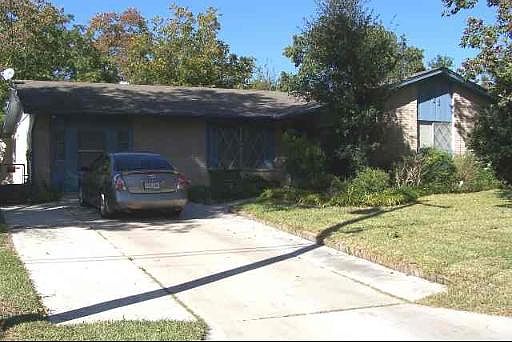 1st image of 211 AVENUE E