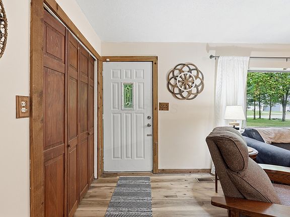 2nd image of 1310 Manor Dr