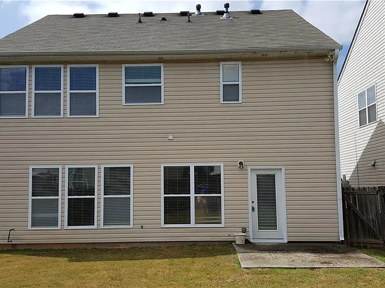 2036 Executive Dr — Photo 18