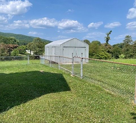 5th image of 306 Piney Mountain Rd