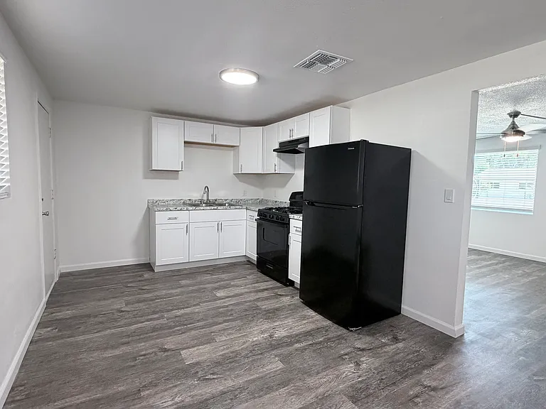 6423 S 10th St #15 — Photo 3