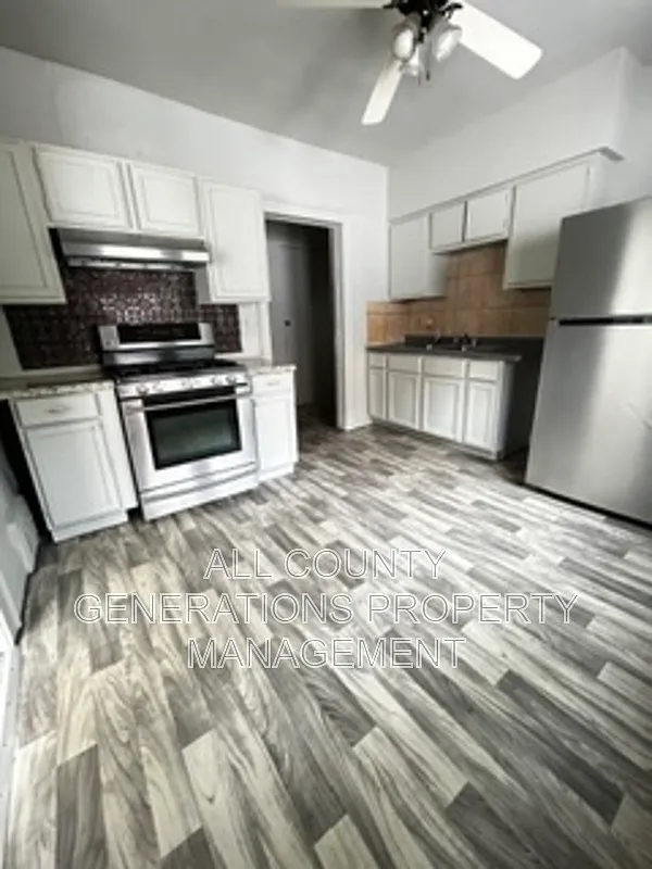 3 bed, 1.5 bath, $1,250 — Photo 2