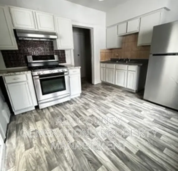 11909 Continental Ave — Photo 2