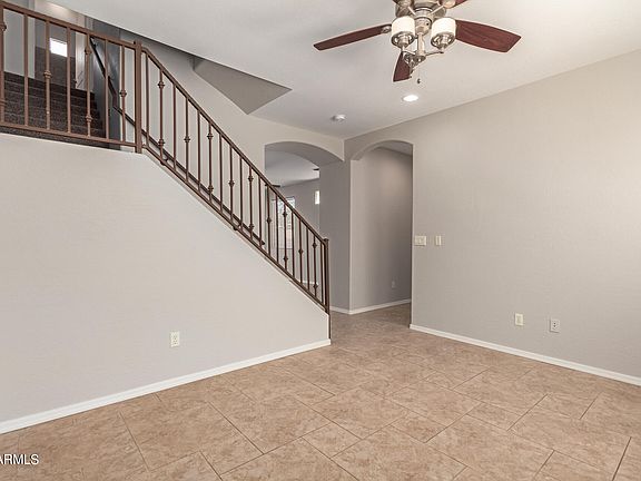 5th image of 1130 W AUBURN Street