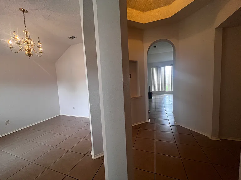 2277 Heatherdale Dr — Photo 12