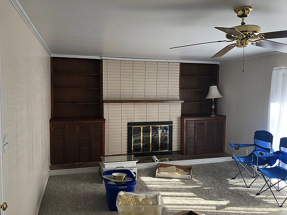 3rd image of 127 Circle Dr