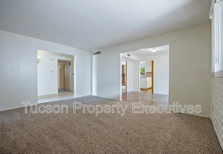 3534 N Palmer Dr — Photo 13