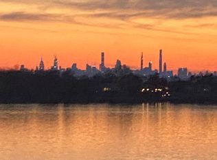 87 Barkers Point Rd, Port Washington, NY 11050