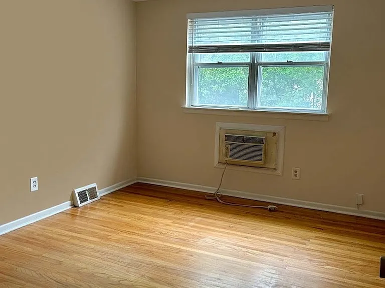 5462 Vicaris St #1 — Photo 9
