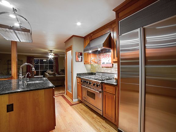 5th image of 1017 Redmond Ave