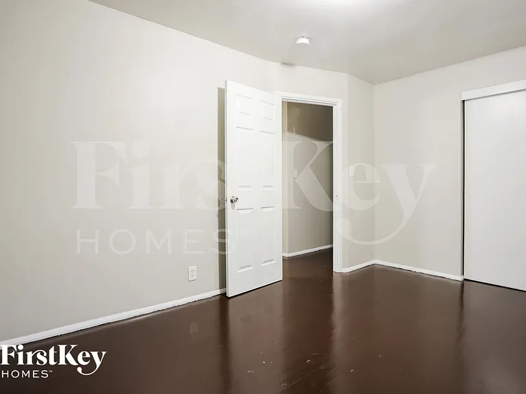 8820 Manchester Ave — Photo 6