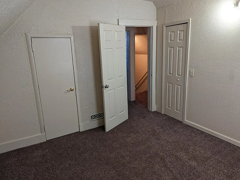 219 Pearl St — Photo 31