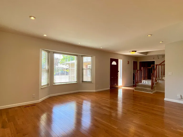 764 Starbush Dr — Photo 5