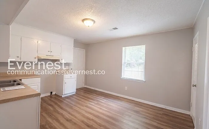 1216 Woodland Ave SW — Photo 5