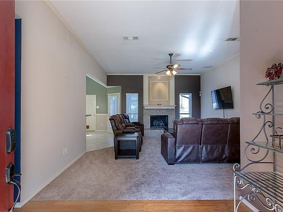 2nd image of 1412 Doris Dr