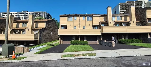 1293 16th St, Fort Lee, NJ 07024 | Zillow