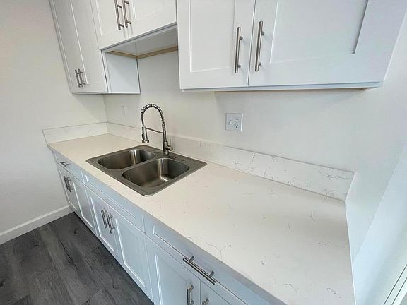 5th image of 213 N Alexandria Ave APT 5