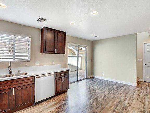 3rd image of 986 Coronado Peak Ave