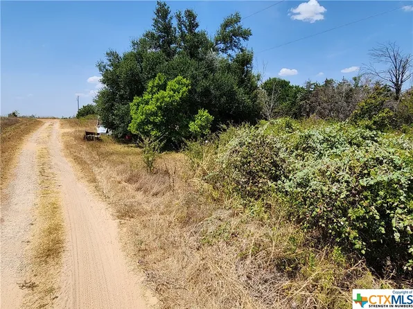 200 Country Ln, Rockdale, TX 76567