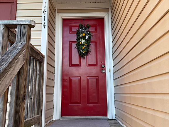 2nd image of 1414 Deerpond Ln