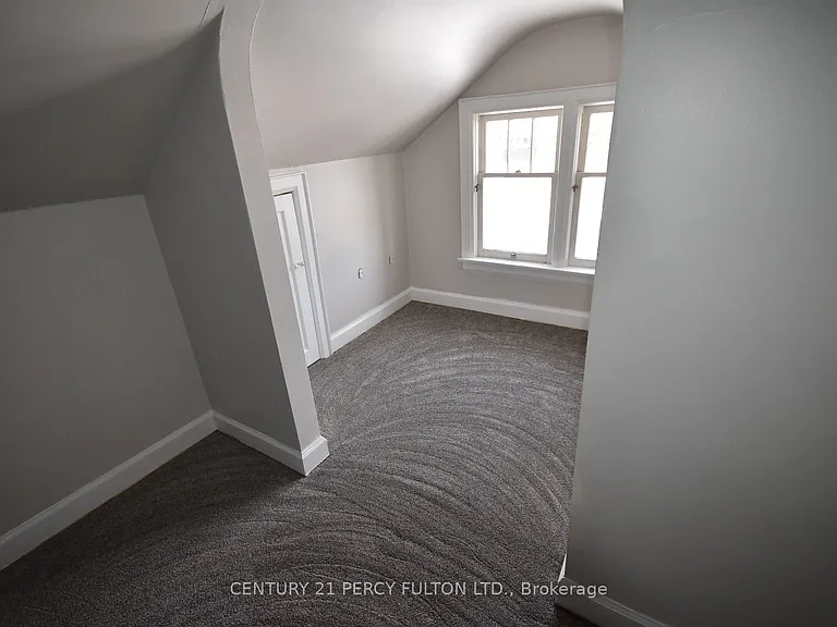 361 Bond St E — Photo 6
