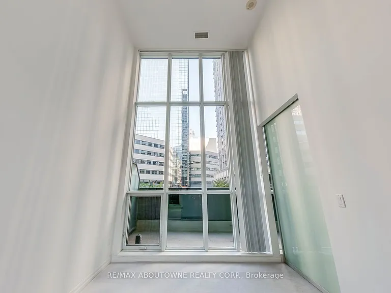 770 Bay St #202 — Photo 26