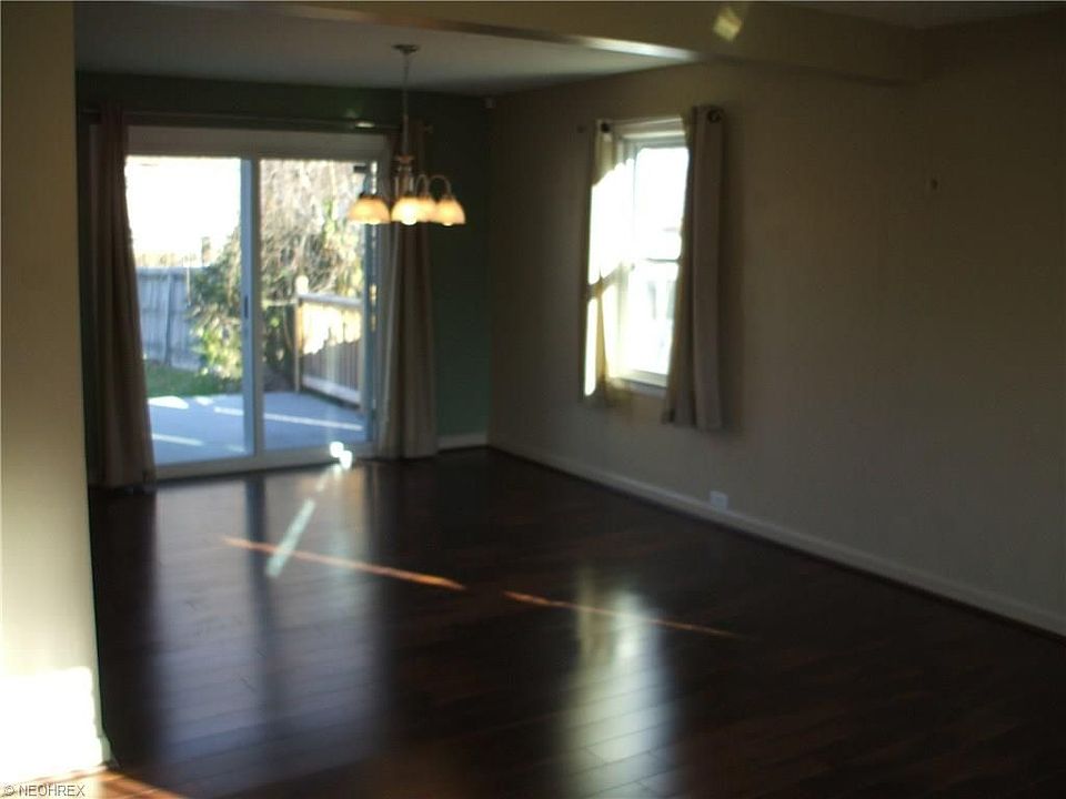 1st image of 90 Aylesboro Ave