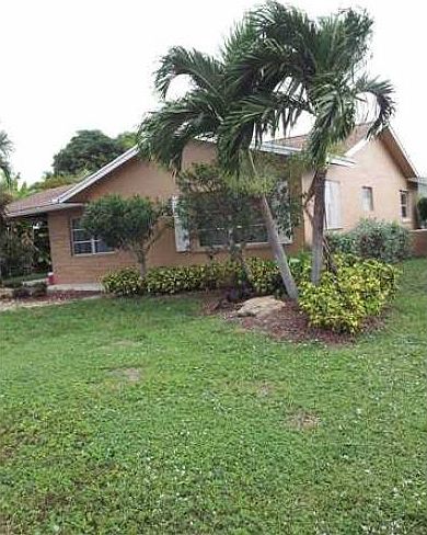 2nd image of 6813 NW 76th St
