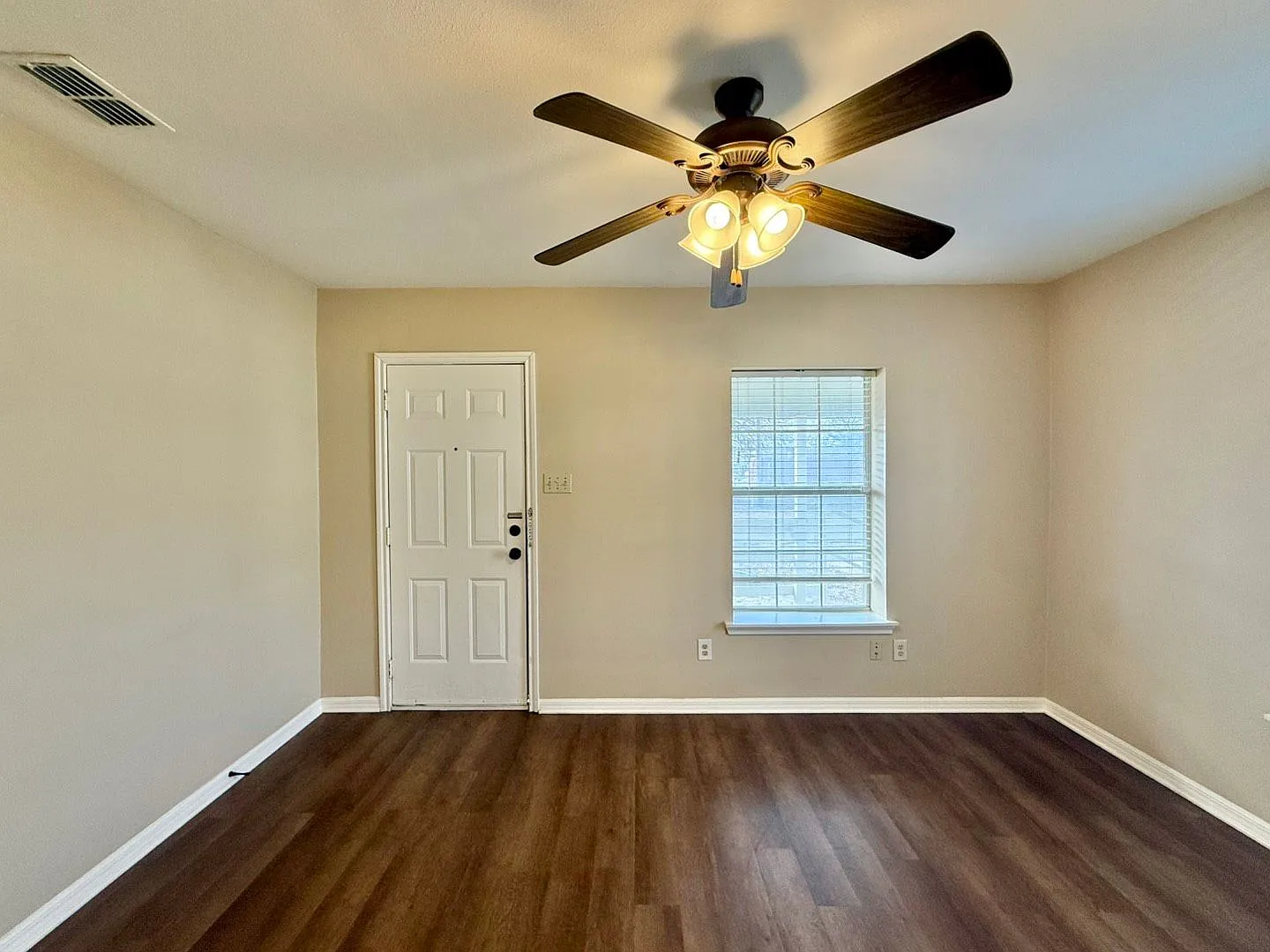 Tour Today! Adorable 2 Bedroom 1 Bath Home in West Tyler! — Photo 3