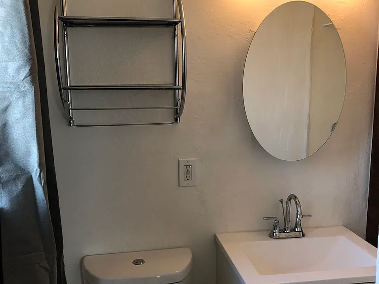 5653 Harold Way — Photo 9