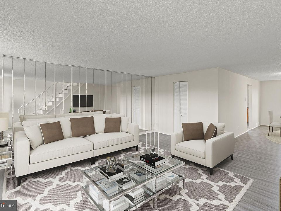 1st image of 2047 Devereaux Ave