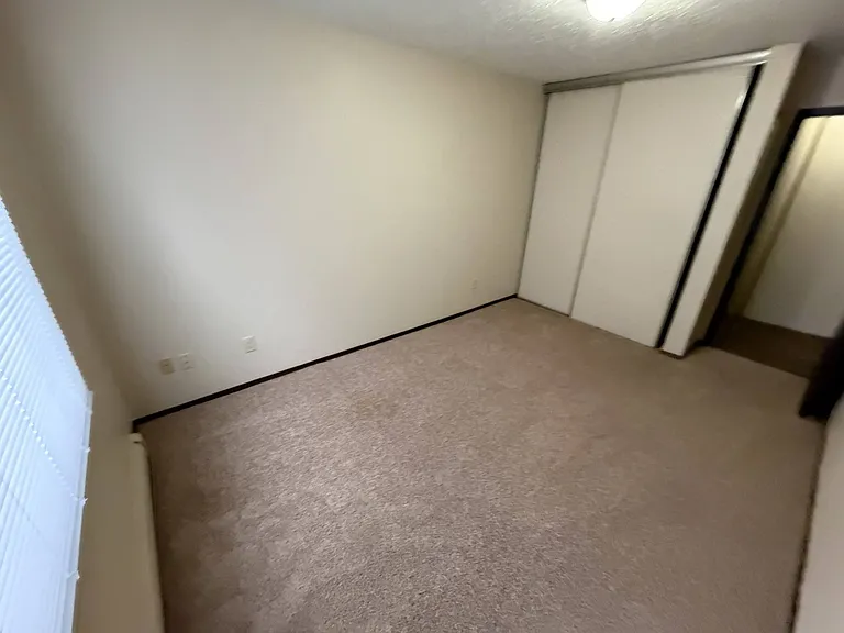 Crestview Manor Apartments — Photo 6