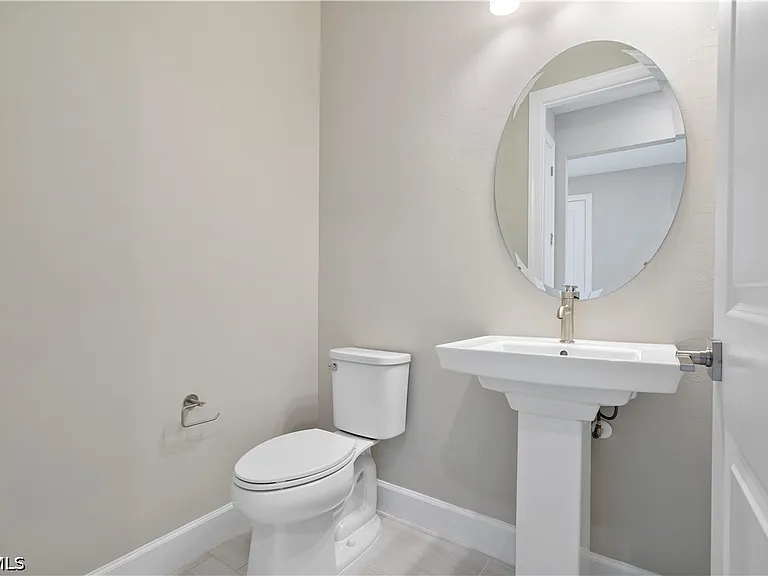 16056 Shoreline Dr — Photo 3