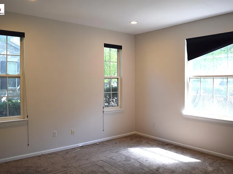 1566 Heron Cir — Photo 10