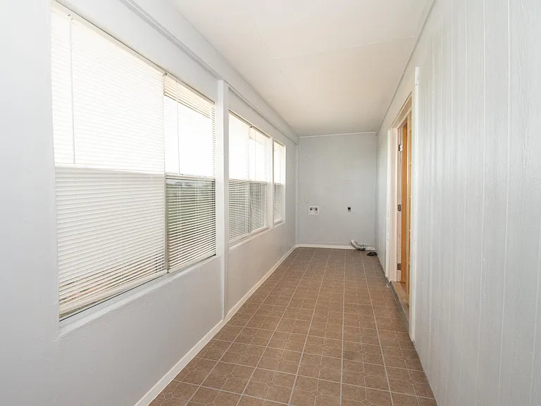 12525 N Interstate Highway 35 — Photo 14