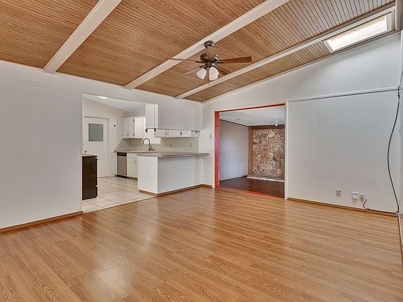 5th image of 3524 W Shandon Ave