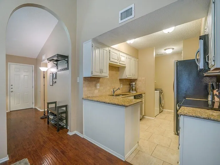 3228 Delaford Dr — Photo 8